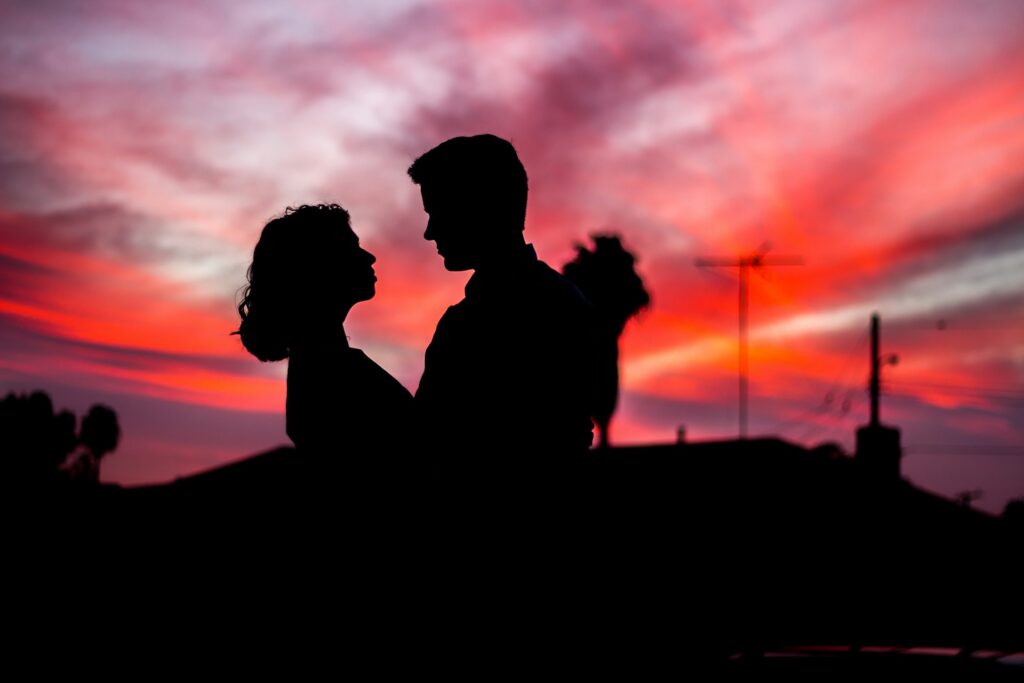 Cinematic Silhouettes - creative couple pose idea for photoshoot